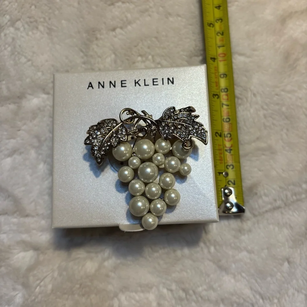 NEW Anne Klein Brooch Gold-tone Crystals Leaves Ivory Pearl Cluster Classic NIB